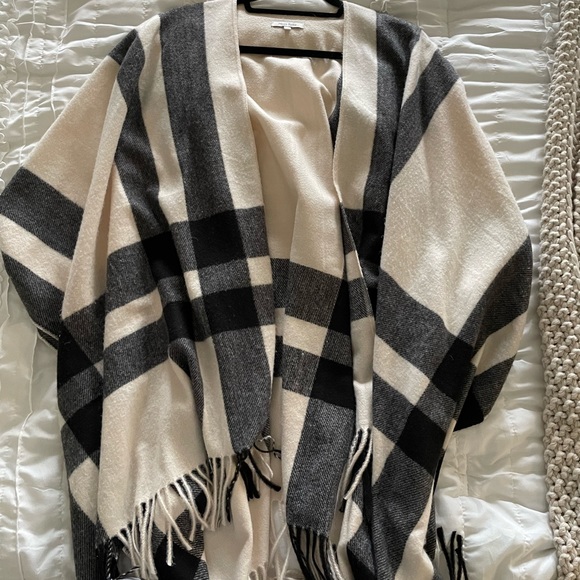 Poncho - Picture 1 of 3